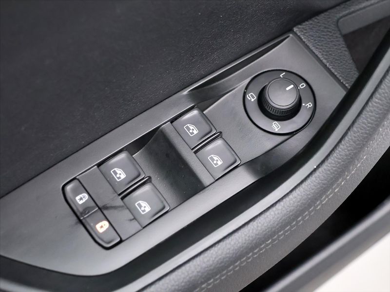 Škoda Superb iV 1,4 TSI 160kW Style DSG DPH - fotka 15 z 35