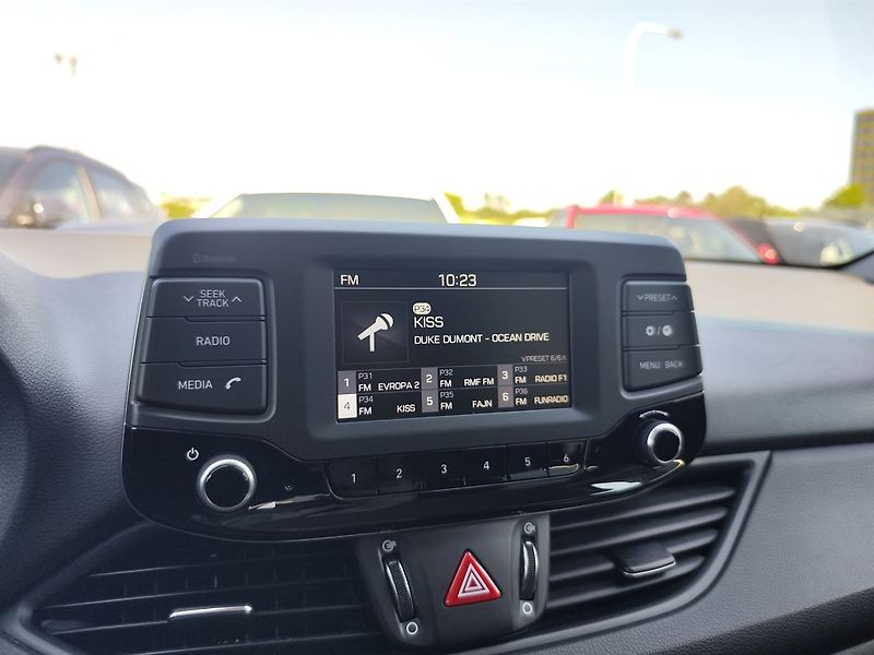 Hyundai i30 1.4i/73kW Trikolor Komfort - fotka 14 z 29
