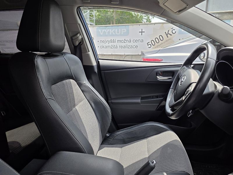 Toyota Auris 1.8-HYBRID-1. MAJ.-AUTOMAT - fotka 8 z 13