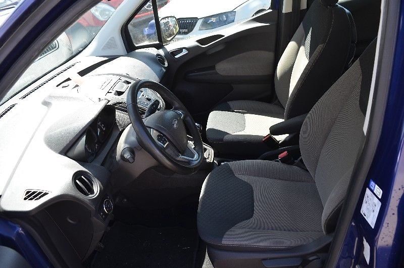 Ford Tourneo COURIER - fotka 20 z 20