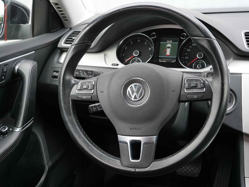 Volkswagen Passat (2013) 2.0 TSi, Highline, DSG, bixen - fotka 11 z 27