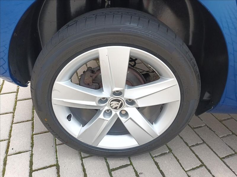 Škoda Fabia 1,2 TSI,66KW,TEMPOMAT,DIGIKLIM - fotka 23 z 35