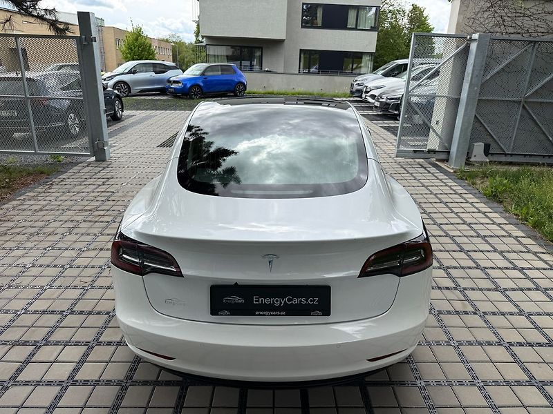 Tesla Model 3 SR Plus REZERVACE - fotka 36 z 39