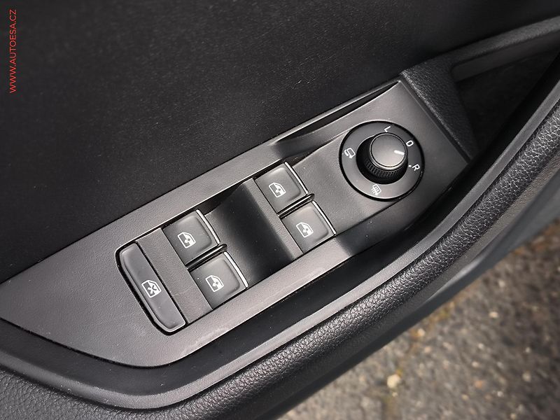 Škoda Superb (2017) 1.4 TSi, Style, bixen, panor - fotka 21 z 23