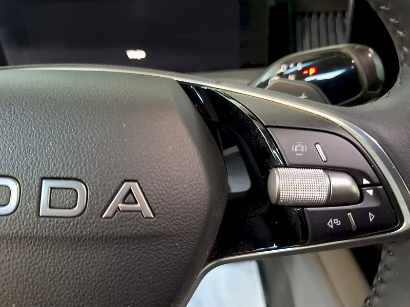 Škoda Superb (2025) COMBI L K TD 142/2.0 A7A - fotka 20 z 31