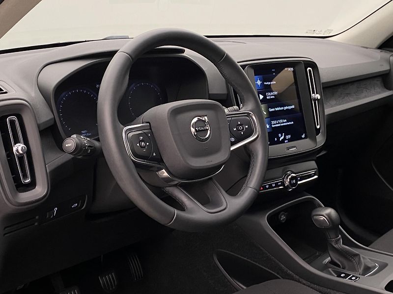 Volvo XC40 T2 ESSENTIAL  - fotka 18 z 37