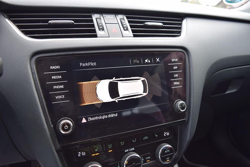 Škoda Octavia (2017) 1.5TSI 110kw AMBITION APP TEMP - fotka 24 z 50