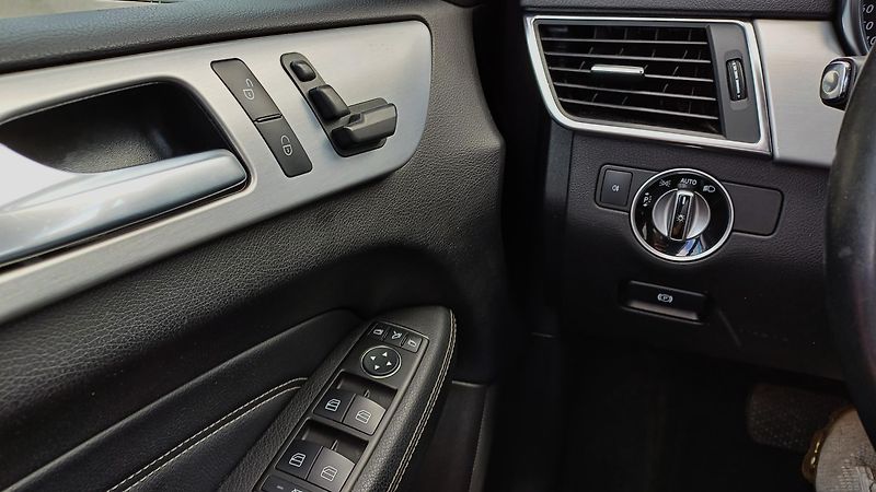 Mercedes-Benz Třídy M ML 350CDI 190kW NEHAV-NELAK-ČR - fotka 23 z 25