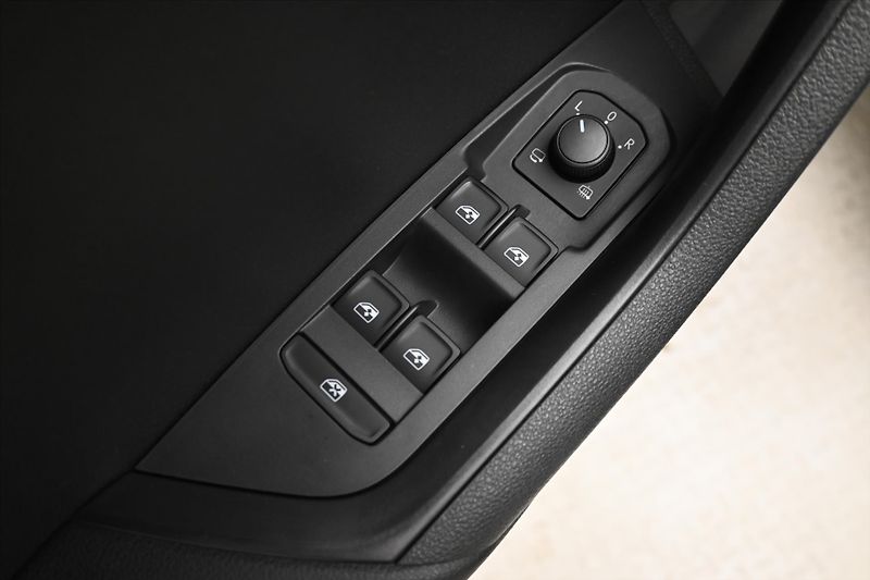 Škoda Karoq 2,0 TDI 110kW DSG 4x4 STYLE Zá - fotka 25 z 32
