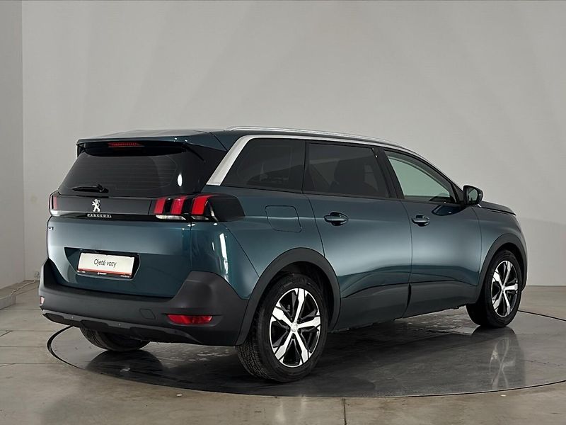 Peugeot 5008 Active, 7 míst - fotka 2 z 56