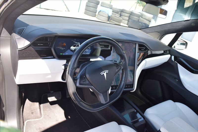 Tesla Model X 100D FSD 6MÍST TAŽNÉ - fotka 15 z 34