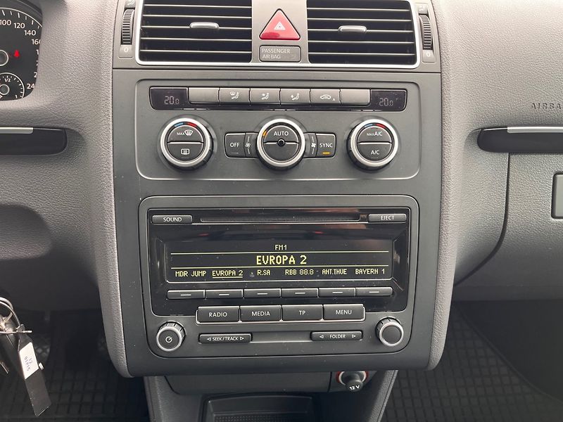 Volkswagen Touran (2012) 2.0 TDi Bi-Xenon , Top Stav - fotka 13 z 21