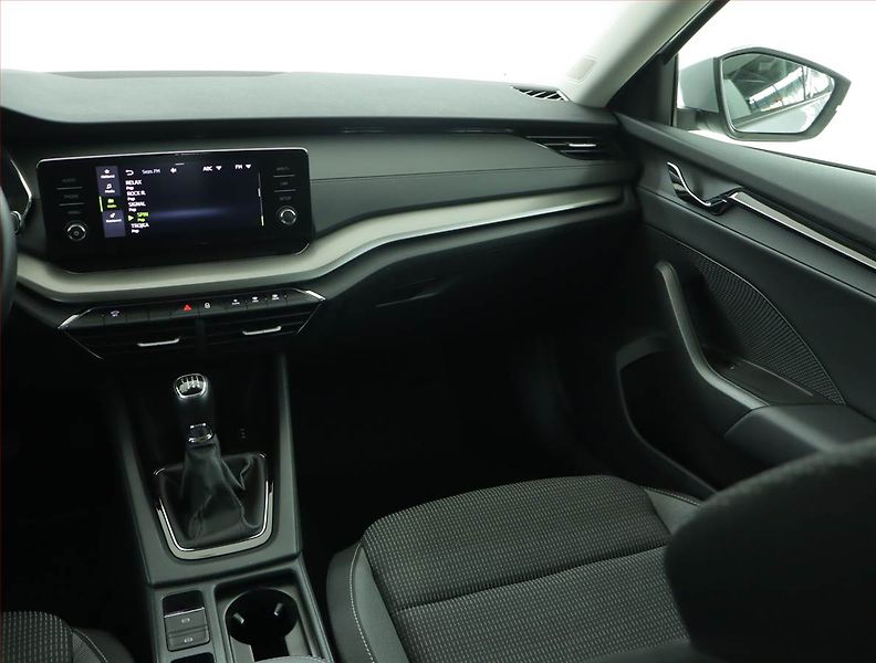 Škoda Octavia (2023) Ambition 2.0 TDI, ČR,1.maj - fotka 8 z 15