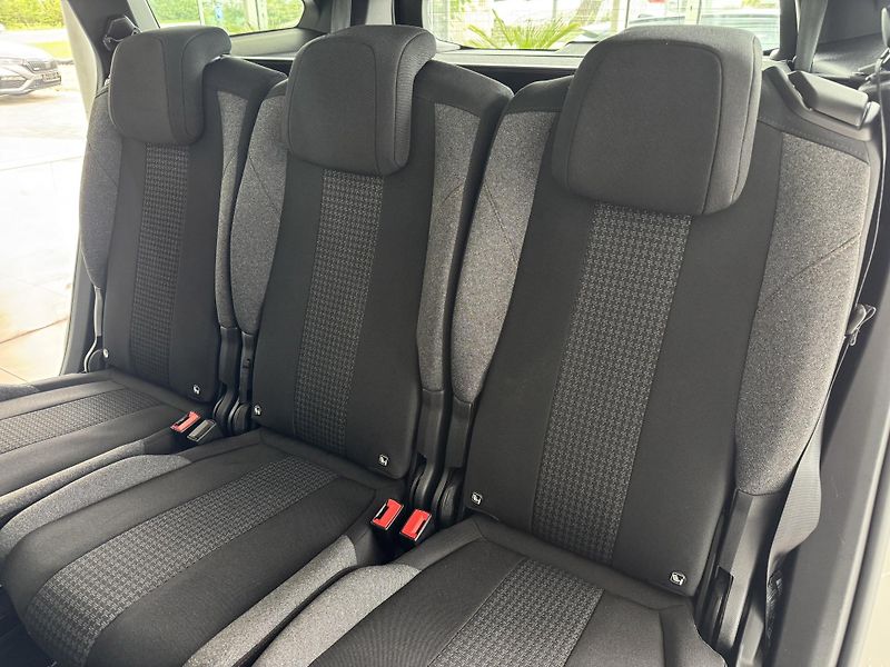 Peugeot 5008 1,2PT AUT*96kW*REZERVACE! - fotka 14 z 35