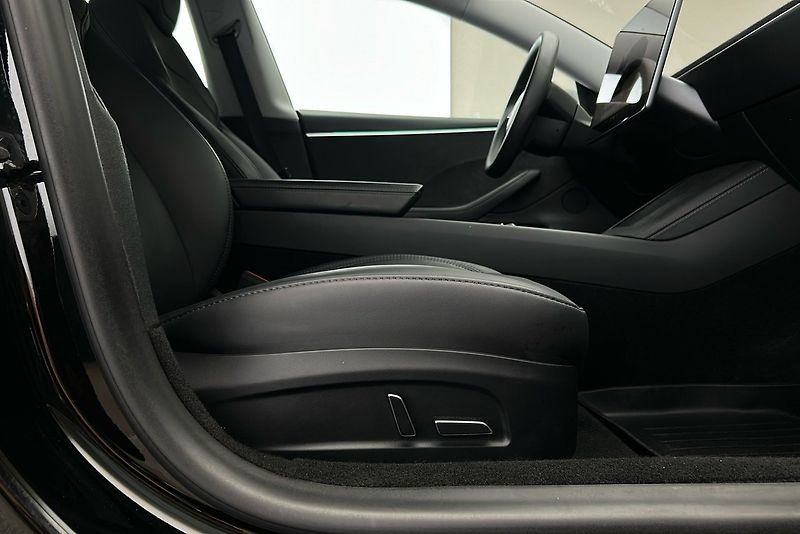Tesla Model 3 Long Range AWD Tažné - fotka 19 z 26