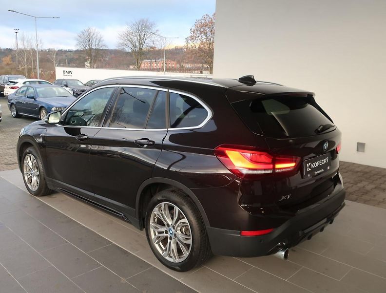 BMW X1 (2022) xDrive25e Sport Line - fotka 5 z 19