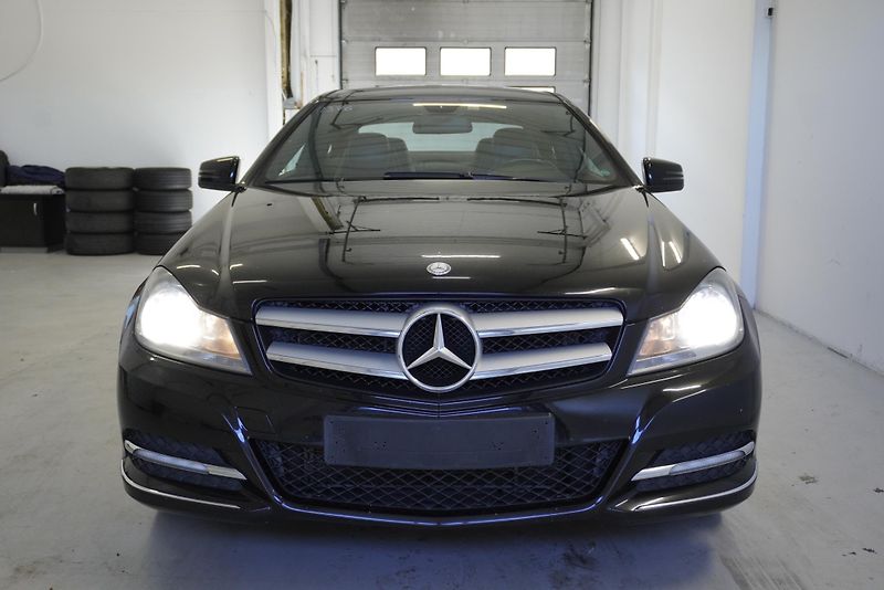 Mercedes-Benz Třídy C (2012) C350 3,5I V6 COUPE AMG-LINE  - fotka 8 z 31
