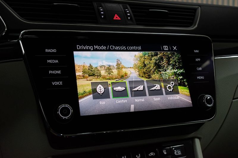 Škoda Superb TDI 147kW L&K 4x4*DPH*ČR 1.MAJ - fotka 34 z 52