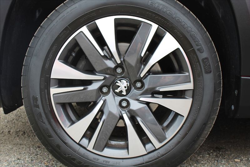Peugeot 2008 1,2 110K  ČR,1.MAJ,DPH,ALLURE - fotka 28 z 28