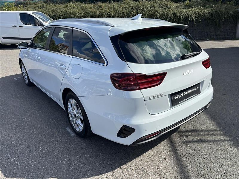 Kia Ceed 1,5 TGDi TOP ZÁRUKA TOP STAV - fotka 3 z 42