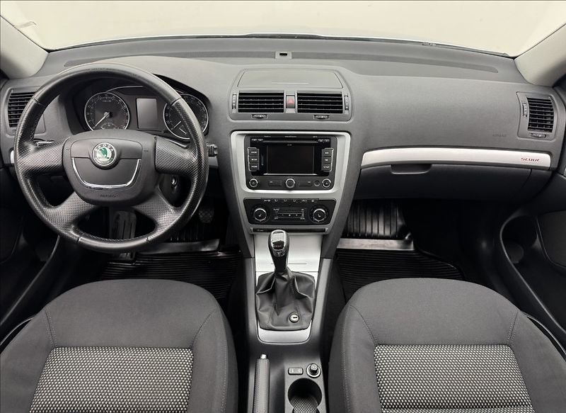 Škoda Octavia 2,0 103kW 4X4 SCOUT 2XKOLA ČR - fotka 7 z 33