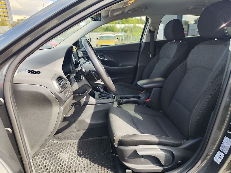 Hyundai i30 1.5 T-GDI/117kW Smart DCT - fotka 13 z 33