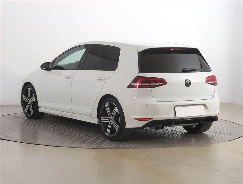 Volkswagen Golf (2014) R-Line 2.0 TDI, Xenony - fotka 4 z 17