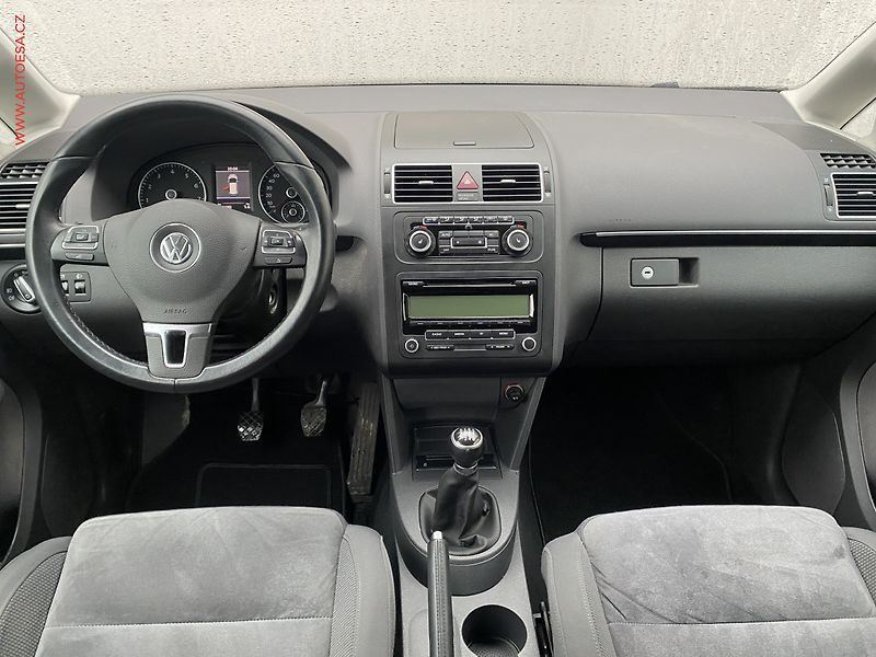 Volkswagen Touran (2011) 1.4 TSi, Highline, výhřev sed - fotka 8 z 17