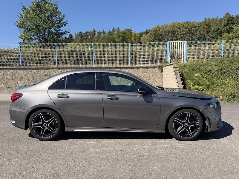 Mercedes-Benz Třídy A A 200 120kW AMG LINE automat  - fotka 2 z 21
