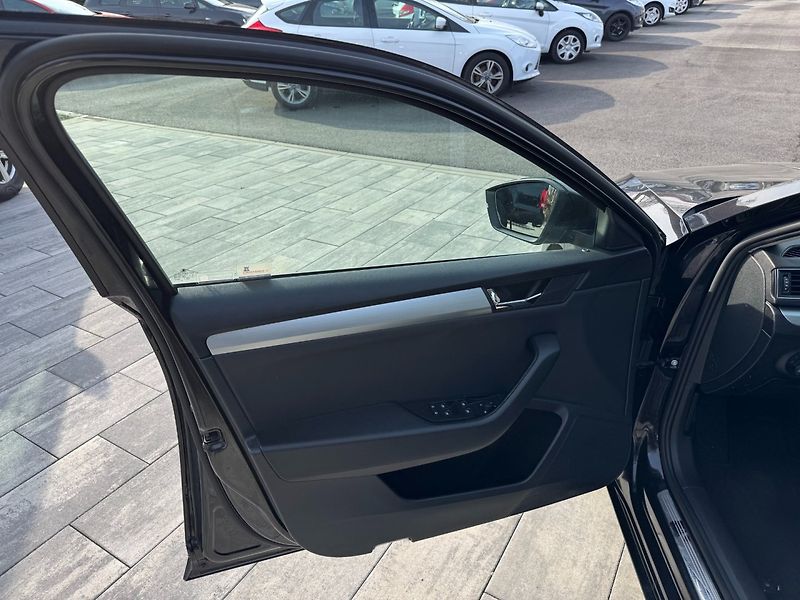Škoda Superb (2018) 2,0 TDI 110 KW DSG STYLE - fotka 8 z 30
