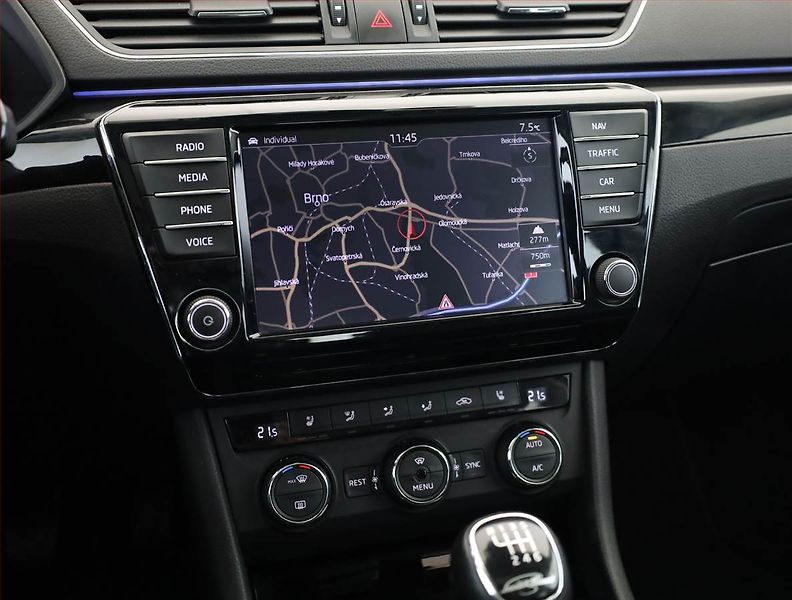 Škoda Superb (2017) Laurin&Klement 1.8 TSI, Kůže - fotka 10 z 21