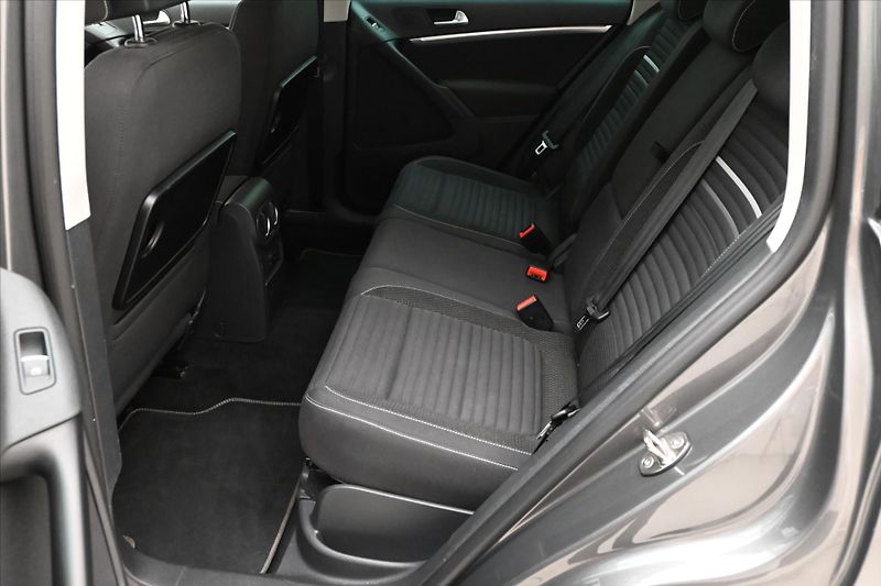 Volkswagen Tiguan 2,0 TDI 103kW 4x4 Manuál Záruk - fotka 14 z 31