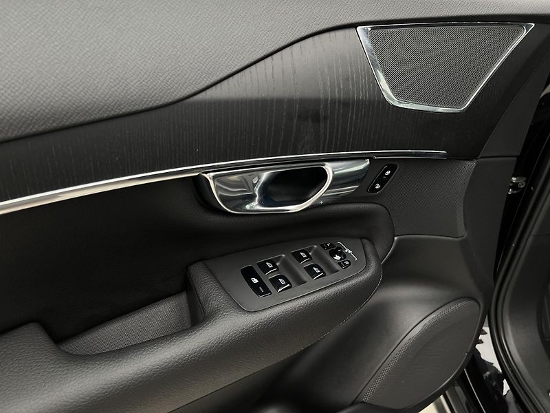 Volvo XC90 B5 AWD MOMENTUM PRO AUT - fotka 21 z 40