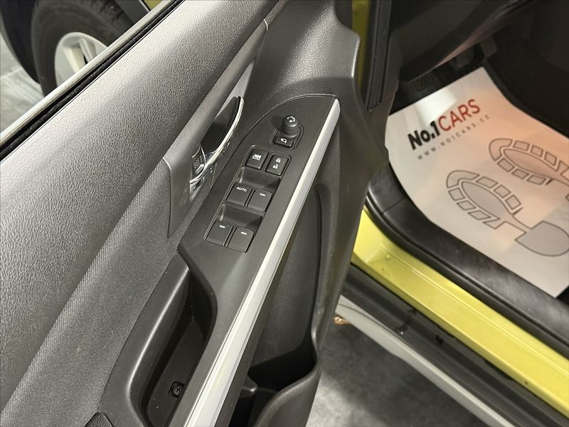 Suzuki SX4 S-Cross 1,6   VVTi 4X4 KEY-LESS VÝHŘEV - fotka 6 z 38