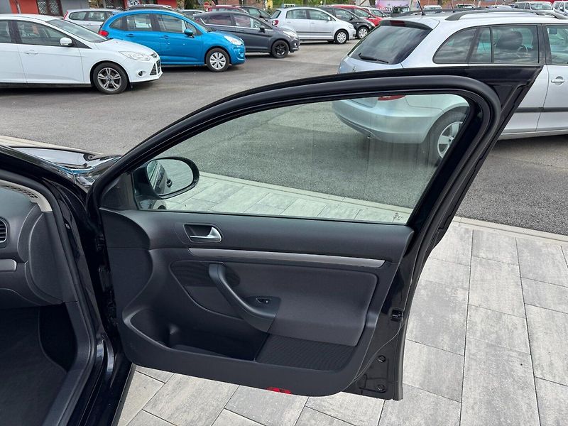 Volkswagen Golf (2010) Variant Comfortline 1.6 TDI - fotka 25 z 32