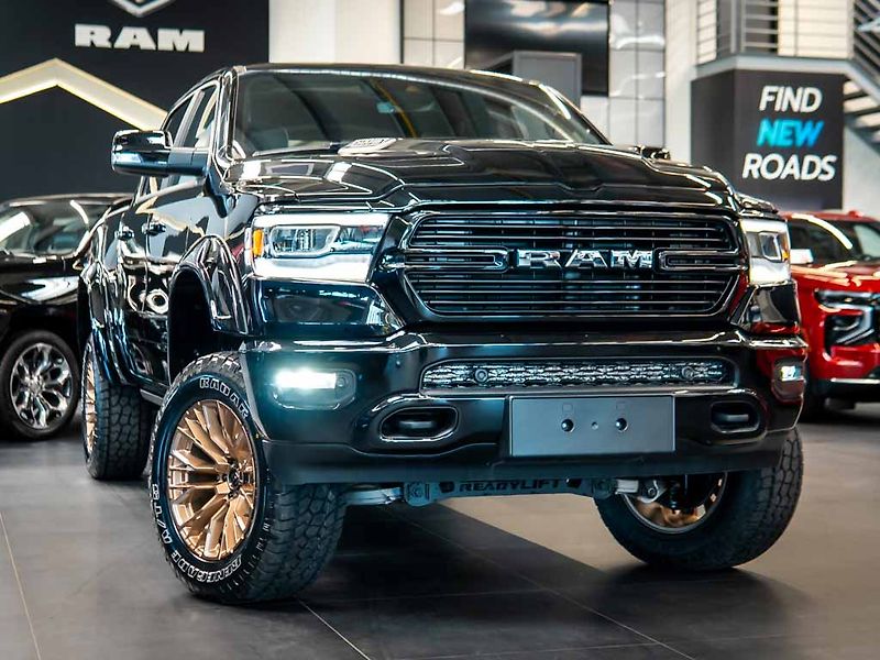 Dodge RAM (2025) 5.7 V8 Laramie Sport 6 LIFT - fotka 42 z 42