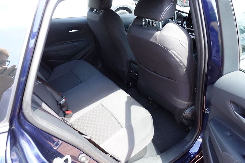 Toyota Corolla 2,0 HEV Comfort Tech TS - fotka 13 z 31