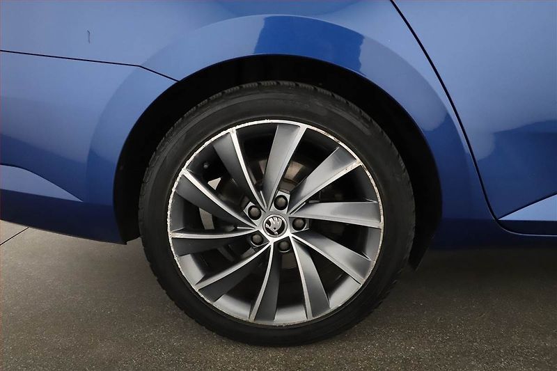 Škoda Superb (2018) Laurin&Klement 2.0 TDI, 4X4 - fotka 14 z 23