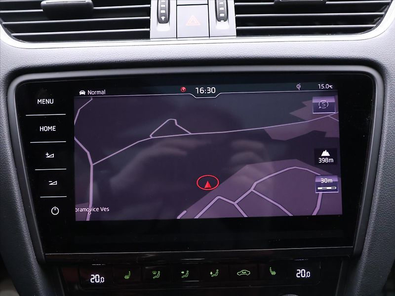 Škoda Octavia 2,0 TDI RS 4x4 DSG Virtual LED - fotka 27 z 43