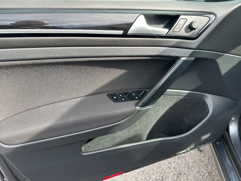 Volkswagen Golf (2017) 2,0TDI 110kw Highline - fotka 9 z 26