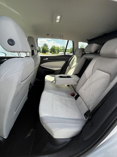 Volkswagen Golf 2.0TDI DSG 110kW Style TZ DPH - fotka 21 z 26