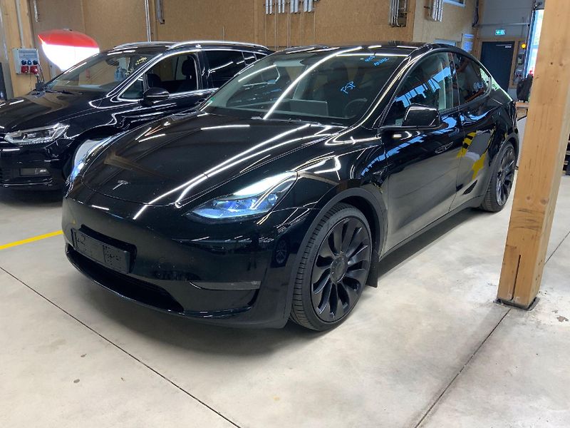 Tesla Model Y PERFORMANCE 393kw 21ALU 94,0% - fotka 2 z 8