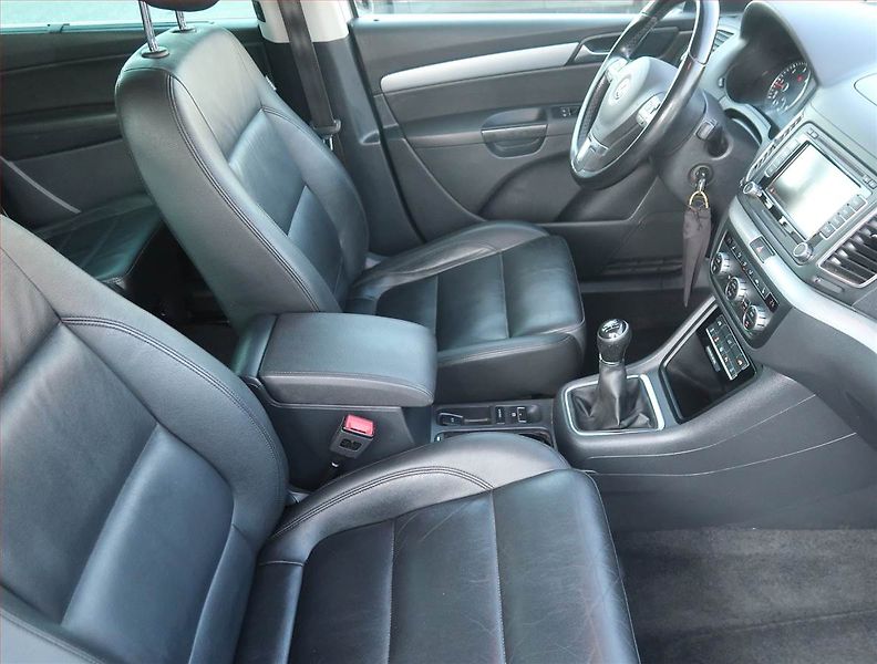 Volkswagen Sharan (2015) Highline 2.0 TDI, 4X4, 7 míst - fotka 9 z 13