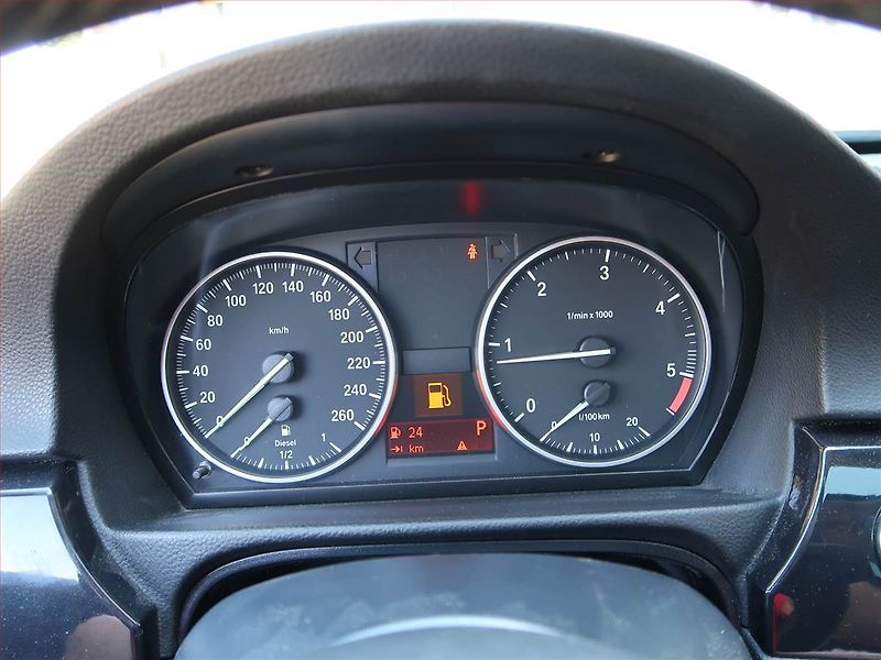 BMW Řada 3 (2010) 320 d xDrive, 4X4, Automat - fotka 11 z 17
