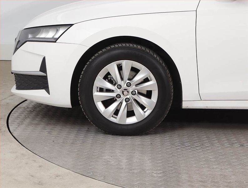 Škoda Octavia (2024) Selection 1.5 TSI - fotka 15 z 19
