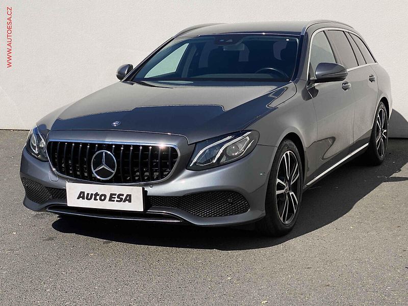 Mercedes-Benz Třídy E (2017) 2.0 CGi E200, Avantgarde, AT - fotka 3 z 20