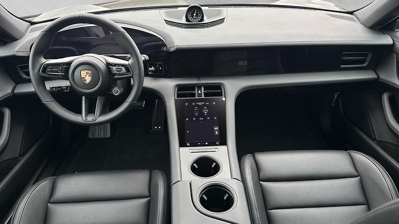 Porsche Taycan (2025) 4S Sport Tursimo 4S - fotka 19 z 30