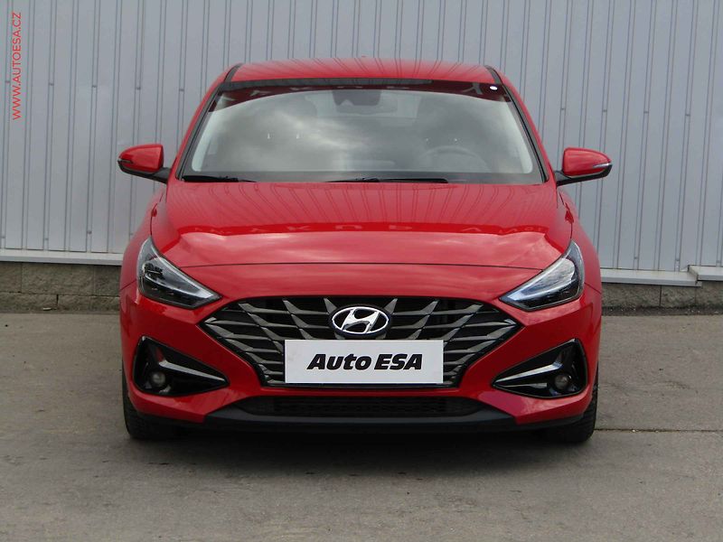 Hyundai i30 (2022) 1.0 T-GDi Fastback, 1.maj,ČR - fotka 2 z 22