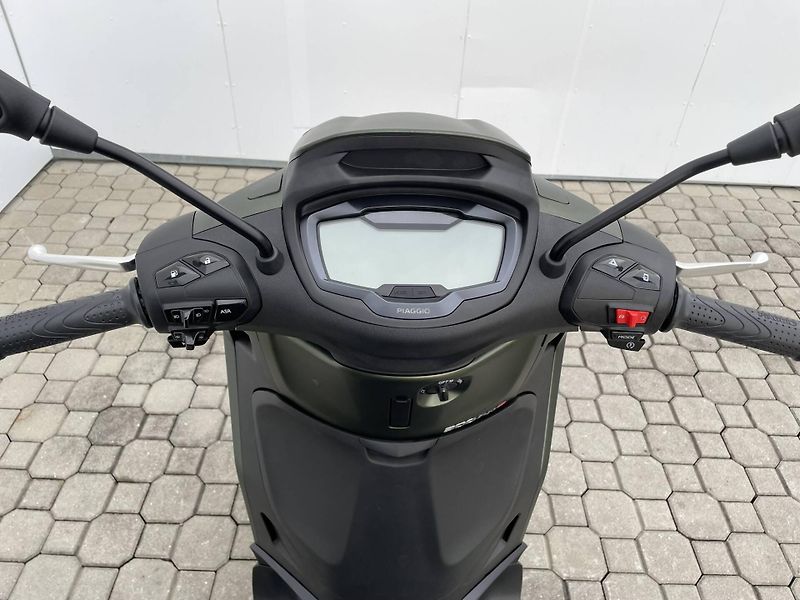 Piaggio (2025) Beverly 300 S E5 - fotka 9 z 11