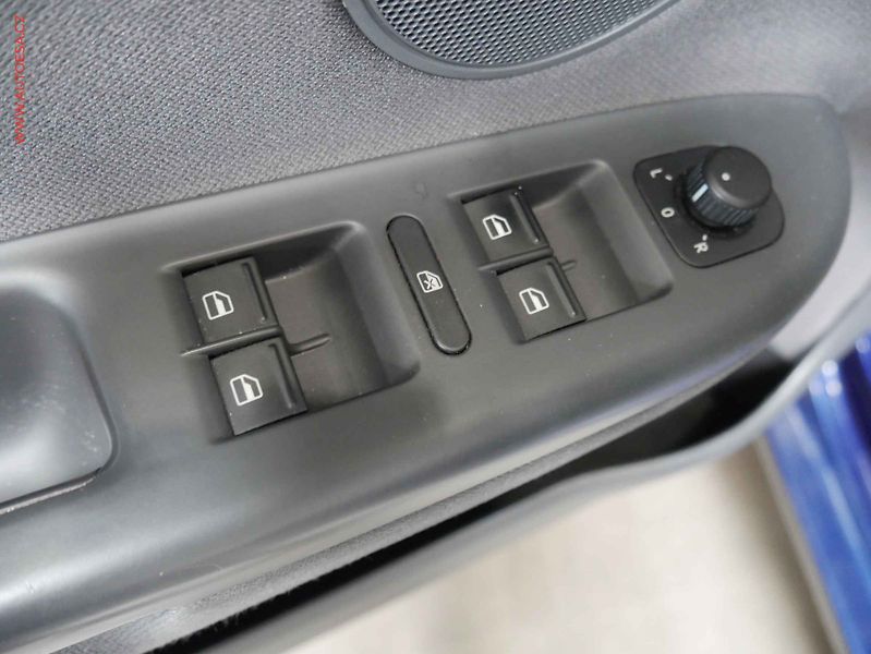 Volkswagen Golf Plus (2007) 1.9 TDi, TZ, výhř.sed. - fotka 16 z 16